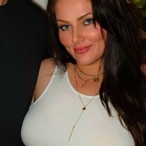 Meet your Posher, Ella